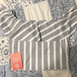 Medium Ruffle around